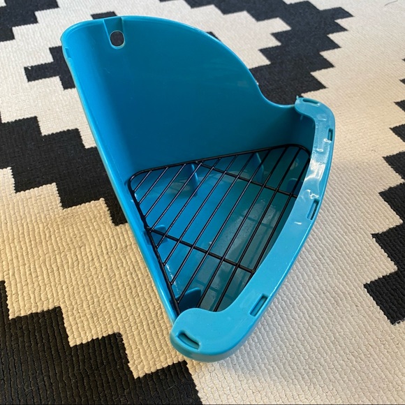 ⭐️ HOST PICK ⭐️ Small Pet Scatterless Litter Pan - Picture 2 of 3